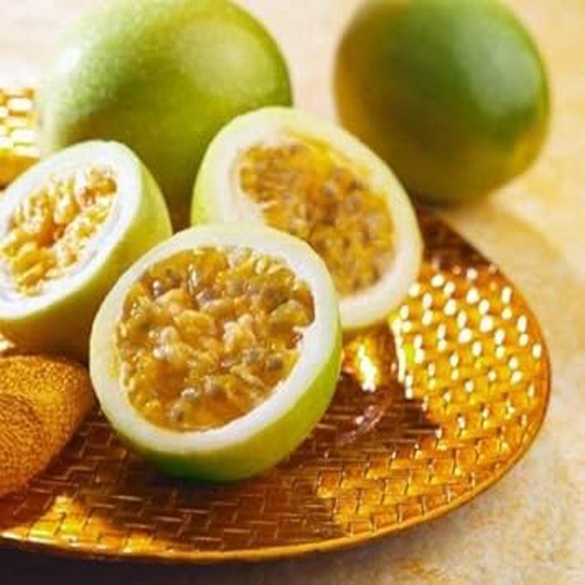 Yellow Maracuja Fruit Seeds for Planting heirloom non-GMO seeds, tangy and tropical passionfruit 100 pcs